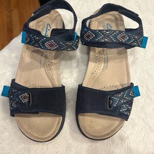 Clark’s sandals size 7